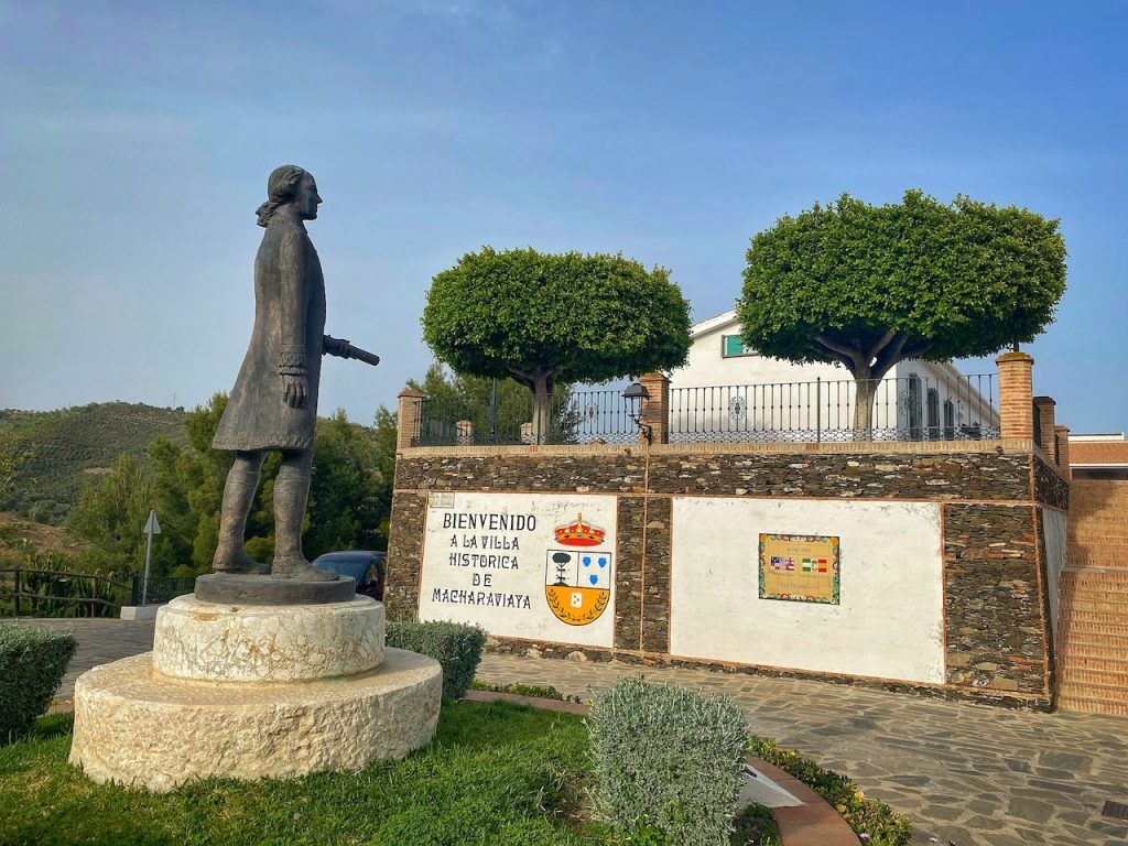 Estatua Galvez Macharaviaya